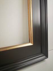 Rama do obrazu Casina 2, złoto księżycowe 22 karat na czerwonej glince. Kolor czarny z dodatkiem brązu. 
