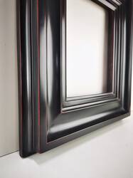 Czarna szeroka rama obrazu- detal rogu