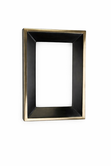 Czarna rama do obrazu na wymiar ze złotem księżycowym 22K, polerowanym na szarej glince, z satynowym wykończeniem czerni.