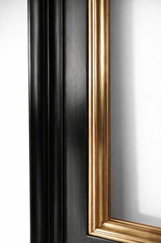 Rama obrazowa - zbliżenie na pozłotę i róg ramy