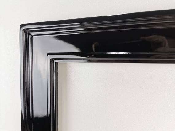 Lustro w czarnej ramie na wymiar