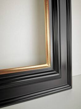 Detail of gilded picture frame with raised edge and classic profile
