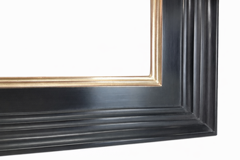 Corner of a black picture frame, gilded narrow flat and hollow at the sight edge in 12-karat white gold leaf
