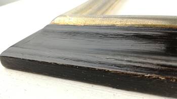 Side Profile of the Argentia Frame – A close-up of the frame’s depth and detailing, highlighting the 46 mm width and carefully crafted contours.