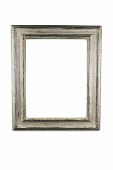 Rama do obrazu wykonana na zamówienie z litego drewna, ręcznie srebrzona i subtelnie postarzana. Głęboki profil i wyciszona tonacja srebra podkreślają charakter dzieła, nie dominując nad kompozycją.