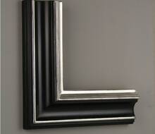 Czarna rama do obrazu pozłacana białym złotem