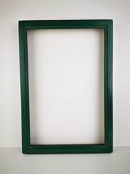 Rama do obrazu w kolorze zieleni butelkowej, rustykalne wykończenie z widoczną strukturą drewna