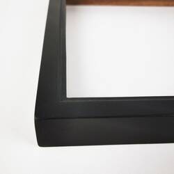 Rama do obrazu czarna – tekstura drewna i postarzenie podkreślające charakter