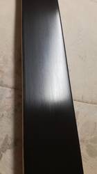 Gładkie czarne boki ramy