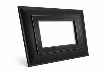Rama drewniana w czarnym kolorze, delikatne przetarcia na krawędziach