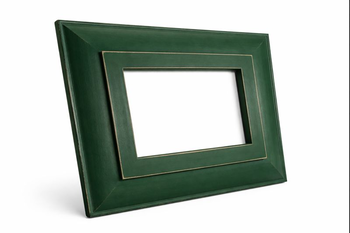 Rama drewniana w jasnym zielonym butelkowym kolorze, matowa powierzchnia