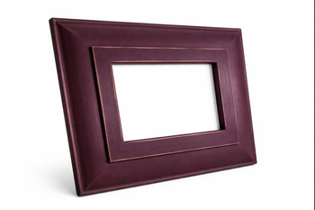 Rama drewniana w ciemnym śliwkowym kolorze, subtelne postarzenie