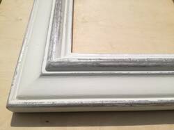 Mirror in white distressed frame