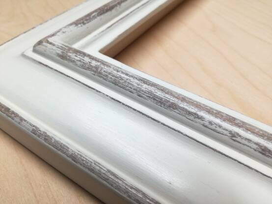 Mirror in white distressed frame