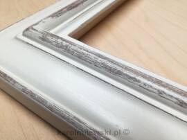 Mirror in white distressed frame