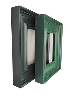 Zestaw dwóch drewnianych ram zielonych, postarzenie i faktura drewna, profil wklęsły