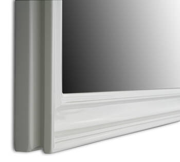 Close-up of white mirror frame corner – 52 mm profiled moulding, high-gloss polyurethane lacquer on solid wood