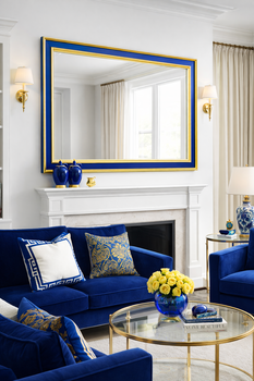 lustro dekoracyjne w niebiesko-złotej ramie Nero Glam 23K w aranżacji salonu glamour