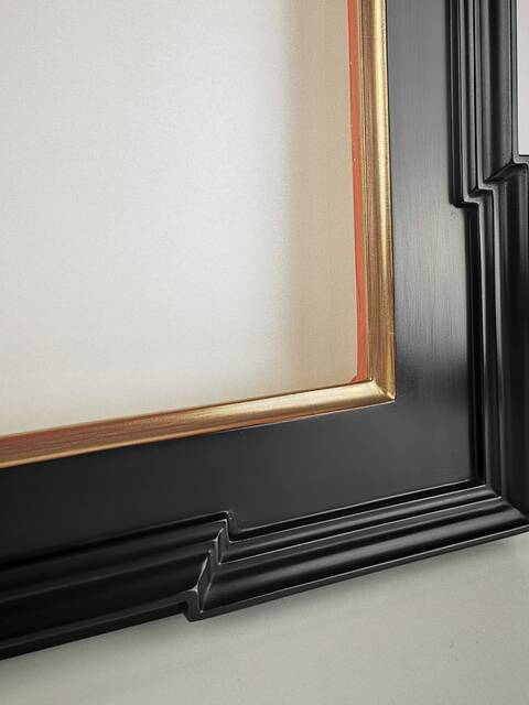 Casina 2 – Classic Picture Frame in Moon Gold on a Red Clay Base