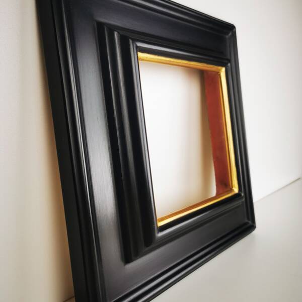 Dutch Frames – Timeless Elegance and Functionality in the Service of Art